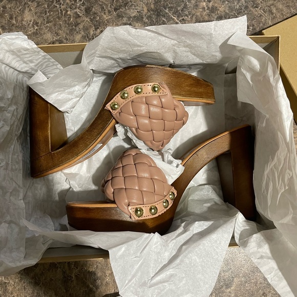 New in box Women’s Steve Madden Tan Kashtyn Woven Slide Sandal size 8 - Picture 7 of 7